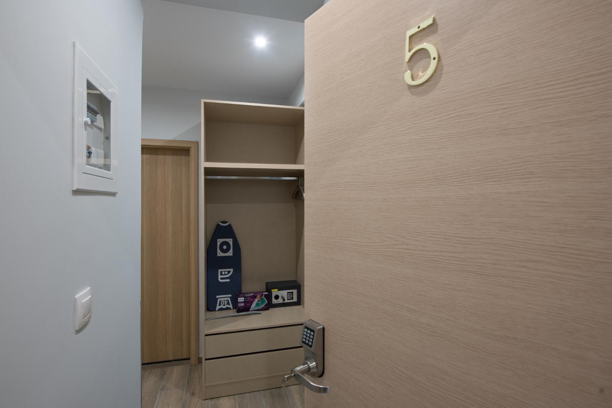 Rob Venture Suites At The Central Of Athens City Екстериор снимка